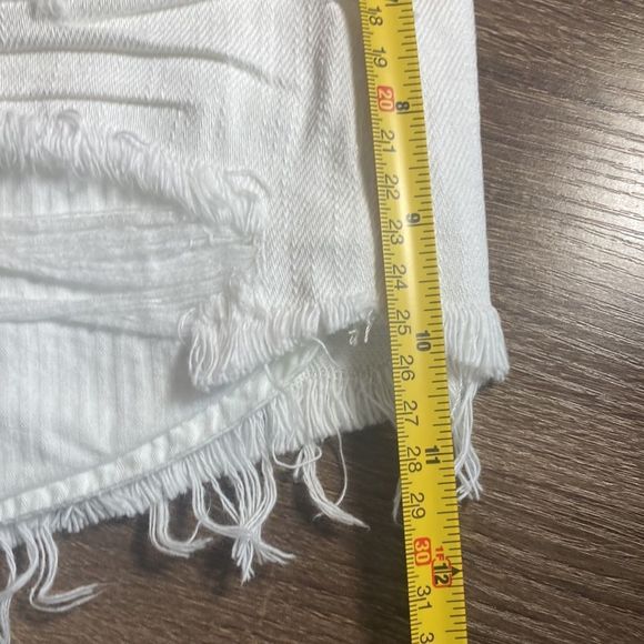 NWT Womens Free People
Loving Good Vibrations Cutoffs Spring White Shorts - Picture 8 of 15